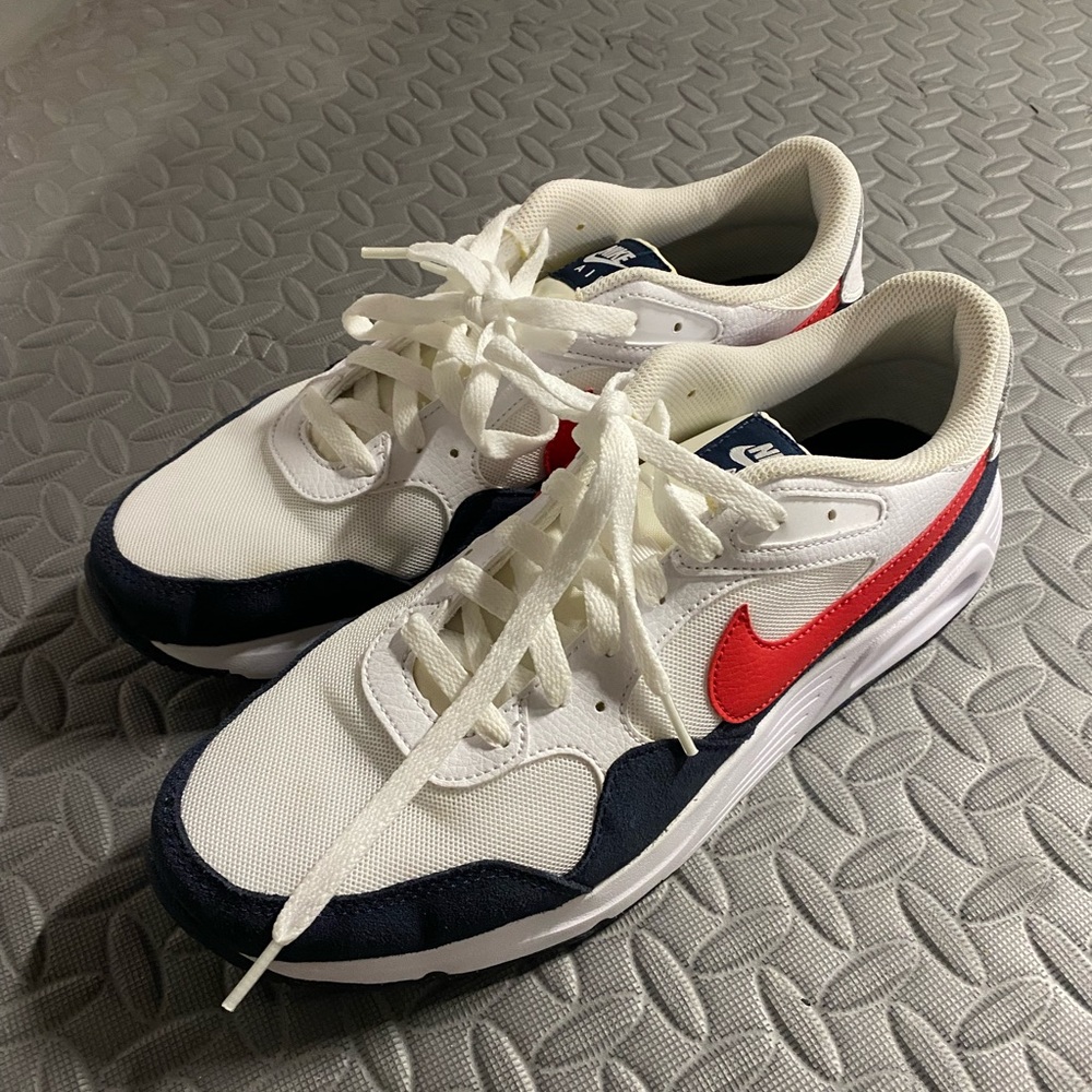 Nike Air Max SC Athletic Size 9 white with navy and university red